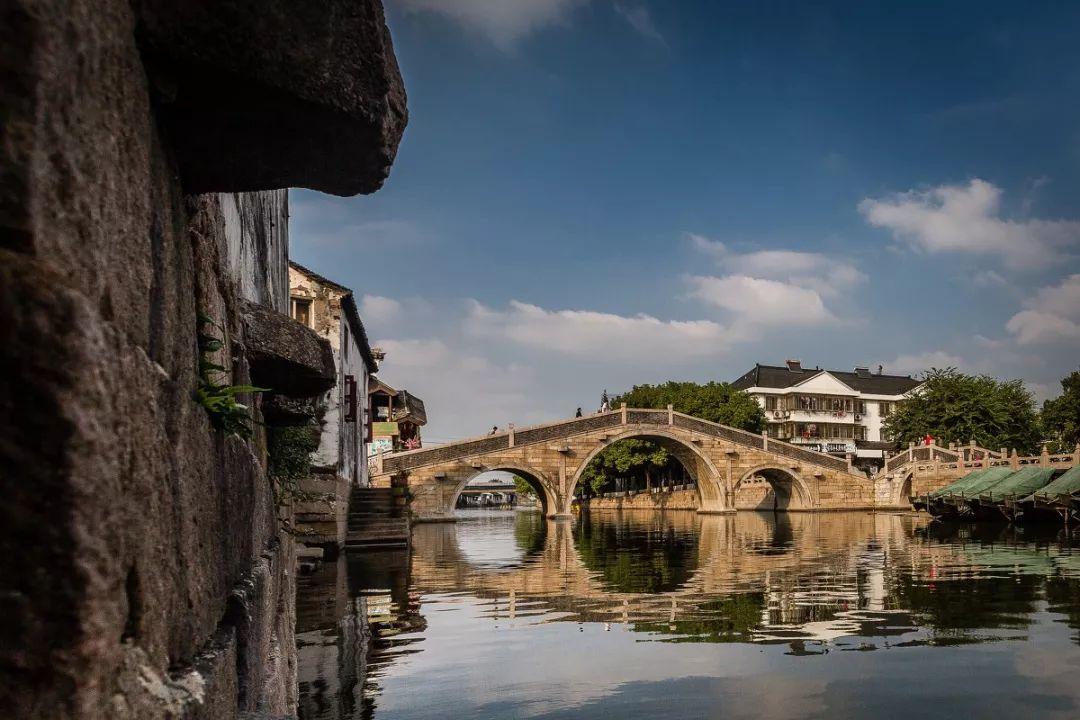 河谷冒险逃生